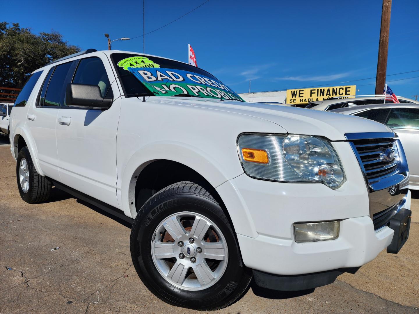 2009 WHITE Ford Explorer XLT (1FMEU73E19U) , AUTO transmission, located at 2660 S.Garland Avenue, Garland, TX, 75041, (469) 298-3118, 32.885551, -96.655602 - Welcome to DallasAutos4Less, one of the Premier BUY HERE PAY HERE Dealers in the North Dallas Area. We specialize in financing to people with NO CREDIT or BAD CREDIT. We need proof of income, proof of residence, and a ID. Come buy your new car from us today!! This is a Super Clean 2009 FORD EXPLO - Photo#0